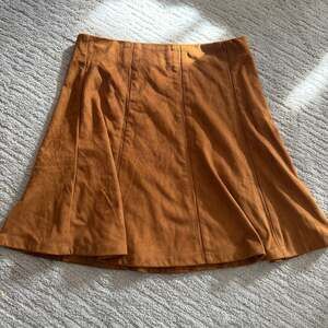 NWT-LOFT Ultra Suede Skater Style Skirt -loft Size-2 - ,